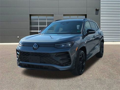 New 2026 Volkswagen Tiguan SE R-Line image 3