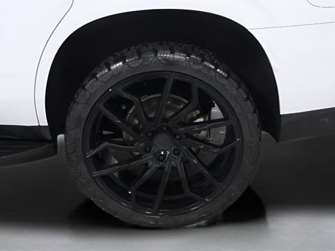 Used 2021 Chevrolet Tahoe Premier w/ Premium Package image 9