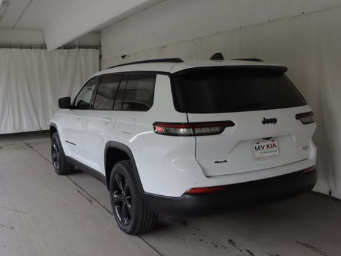 Used 2023 Jeep Grand Cherokee L Laredo AWD/4WD image 23