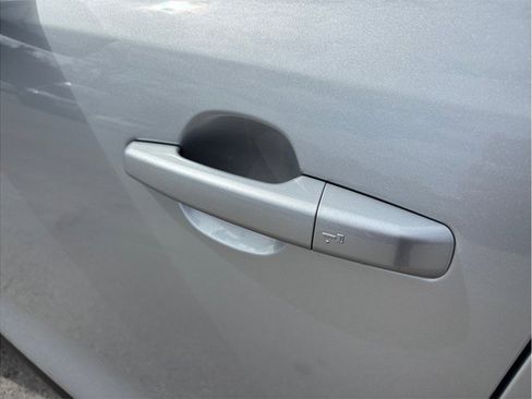 Used 2018 Jaguar F-PACE Premium image 18