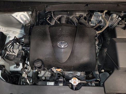 Used 2019 Toyota Highlander LE AWD/4WD image 30
