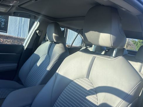 Used 2024 Toyota Camry SE image 3
