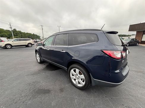 Used 2016 Chevrolet Traverse LT w/ Style and Technology Package image 3