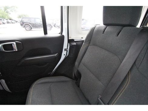 Used 2024 Jeep Wrangler Unlimited Sahara AWD/4WD image 11