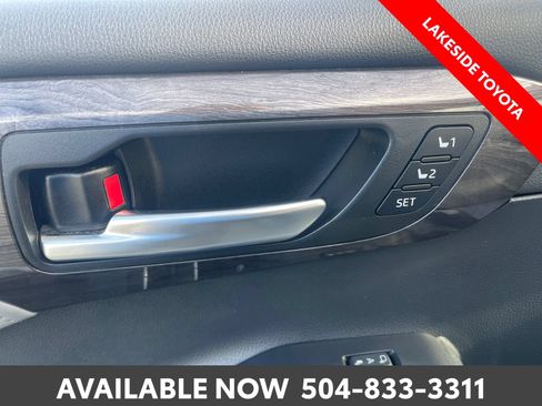 Used 2023 Toyota Highlander Limited FWD image 25