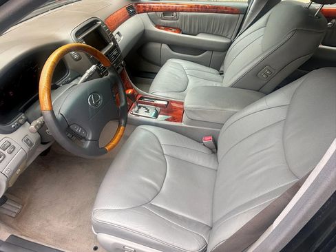 Used 2004 Lexus LS 430 RWD image 16