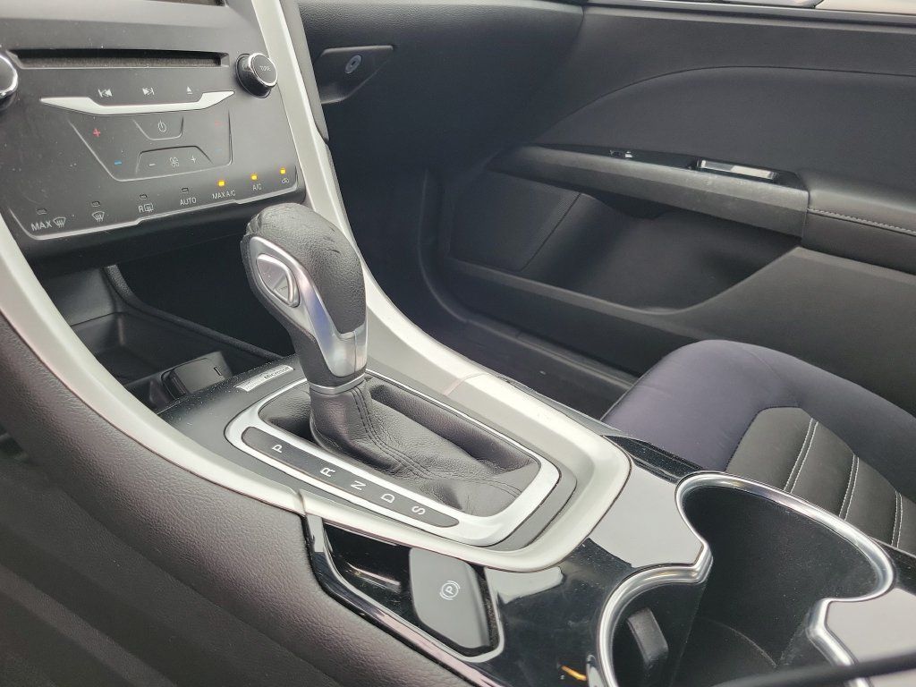 Used 2014 Ford Fusion SE FWD image 29