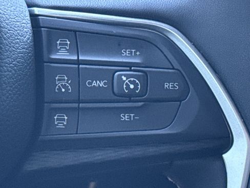 Used 2025 Jeep Grand Cherokee Laredo X image 19