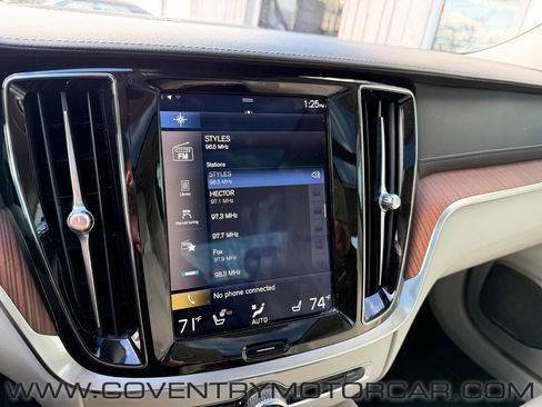 Used 2019 Volvo S60 T8 Inscription image 22