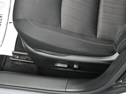 Used 2024 Nissan Altima 2.5 SV FWD image 11