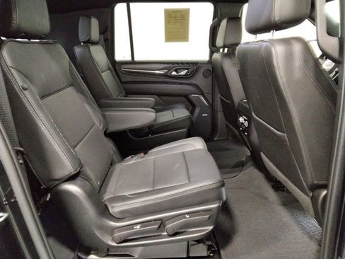 Used 2023 GMC Yukon XL Denali image 42