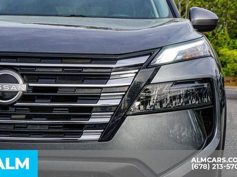 Used 2025 Nissan Rogue SV image 12