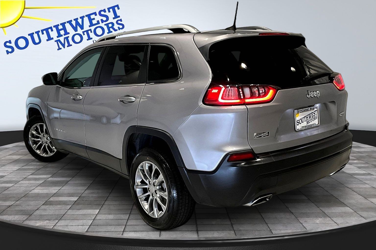 Used 2021 Jeep Cherokee Latitude Lux w/ Sun & Sound Group FWD image 5