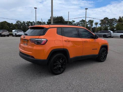Used 2026 Jeep Compass Latitude AWD/4WD image 5