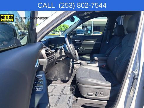 Used 2025 Kia Telluride AWD image 18