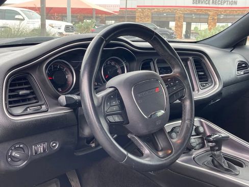 Used 2018 Dodge Challenger SXT RWD image 9