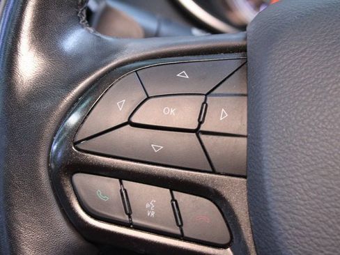 Used 2019 Jeep Cherokee Trailhawk w/ Cold Weather Group image 22