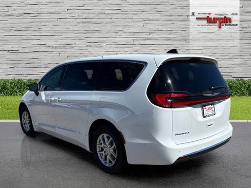 New 2025 Chrysler Pacifica Select image 3