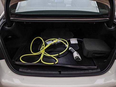 Certified 2023 BMW 530e w/ M Sport Package image 28