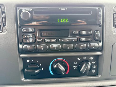 Used 2003 Ford F250 XLT image 12