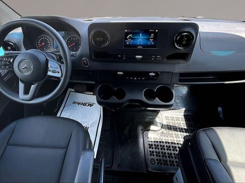Used 2022 Mercedes-Benz Sprinter 2500 image 8