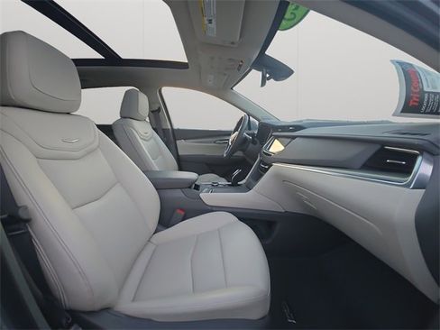 Used 2025 Cadillac XT5 Premium Luxury w/ LPO, Floor Liner Package image 15