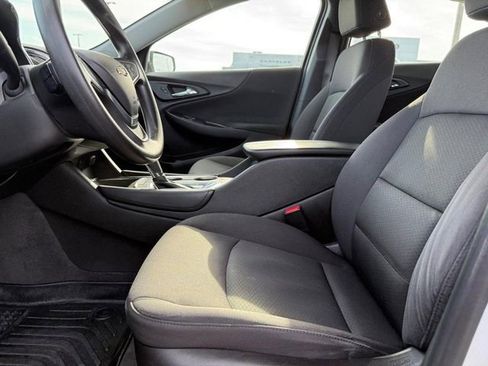 Used 2017 Chevrolet Malibu LT image 17