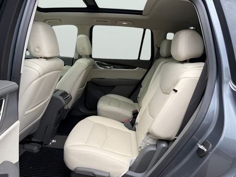 Used 2022 Cadillac XT6 Premium Luxury w/ Technology Package FWD image 27