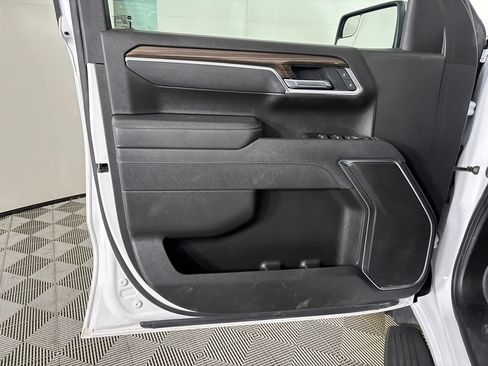 Used 2025 Chevrolet Silverado 1500 LT AWD/4WD image 7