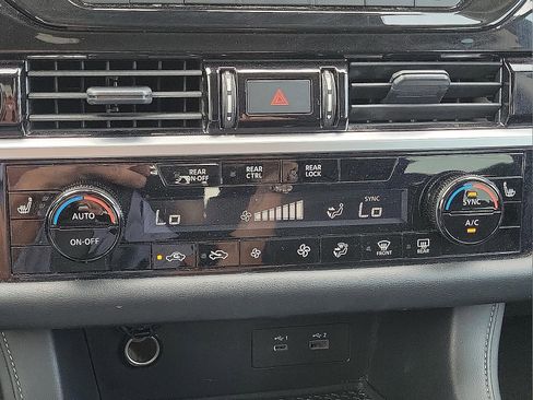 Used 2025 Nissan Pathfinder SV image 15