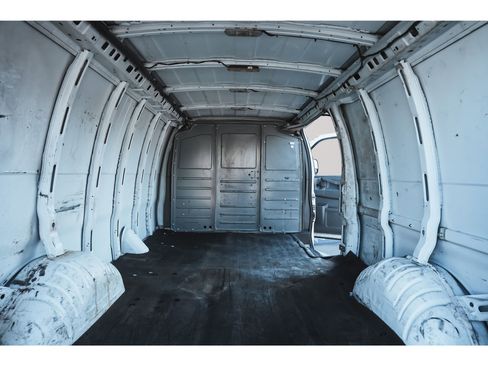 Used 2016 Chevrolet Express 3500 Extended RWD image 11
