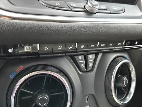 Used 2025 Chevrolet Blazer LT FWD image 18