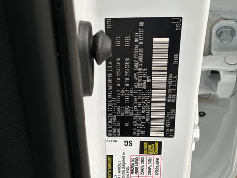 Used 2023 Toyota Corolla Cross XLE image 28