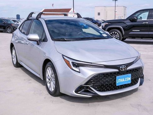 Used 2024 Toyota Corolla SE w/ SE Package FWD image 3