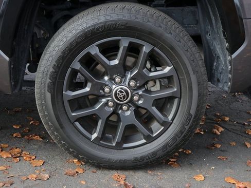 Used 2023 Toyota Tundra Platinum image 10