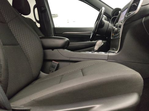 Used 2021 Jeep Grand Cherokee Laredo RWD image 21