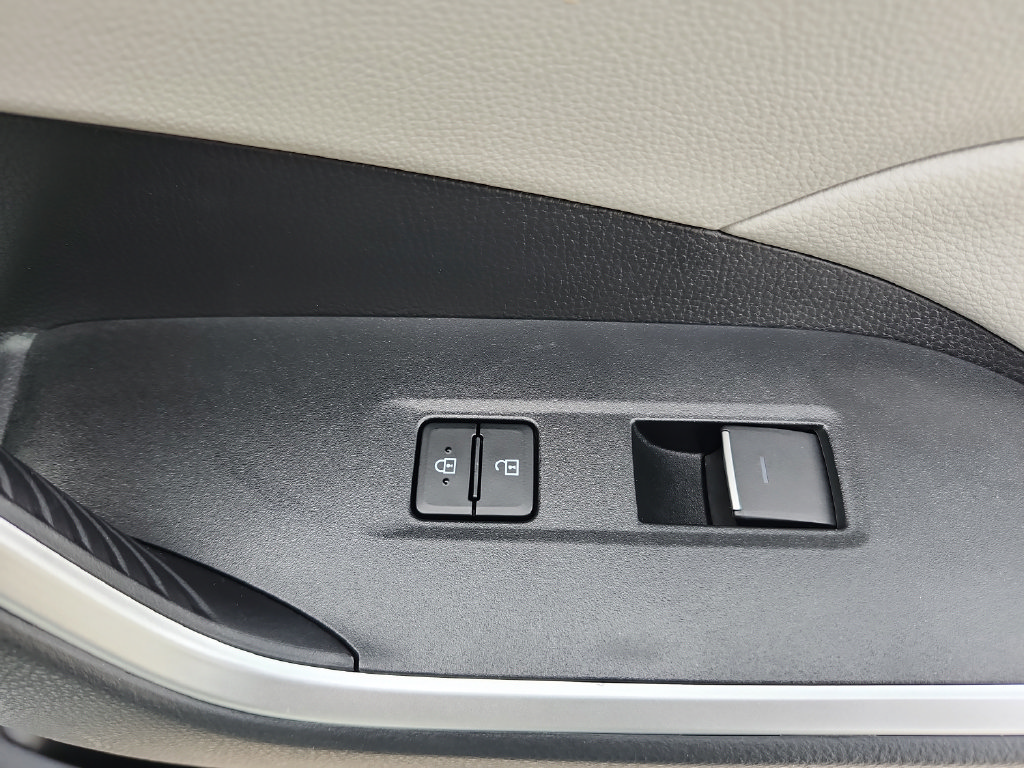 Used 2024 Toyota RAV4 XLE FWD image 25