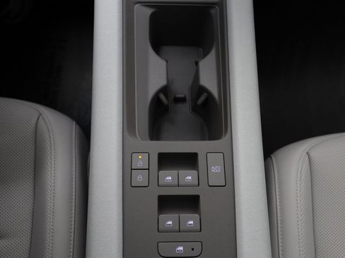 Used 2024 Hyundai Ioniq 6 Limited image 14