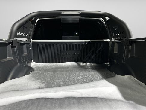 Used 2024 Nissan Titan SV w/ SV Bronze Edition Package image 17