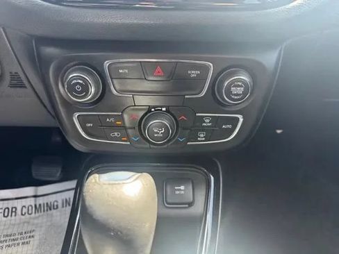 Used 2021 Jeep Compass Latitude FWD image 27