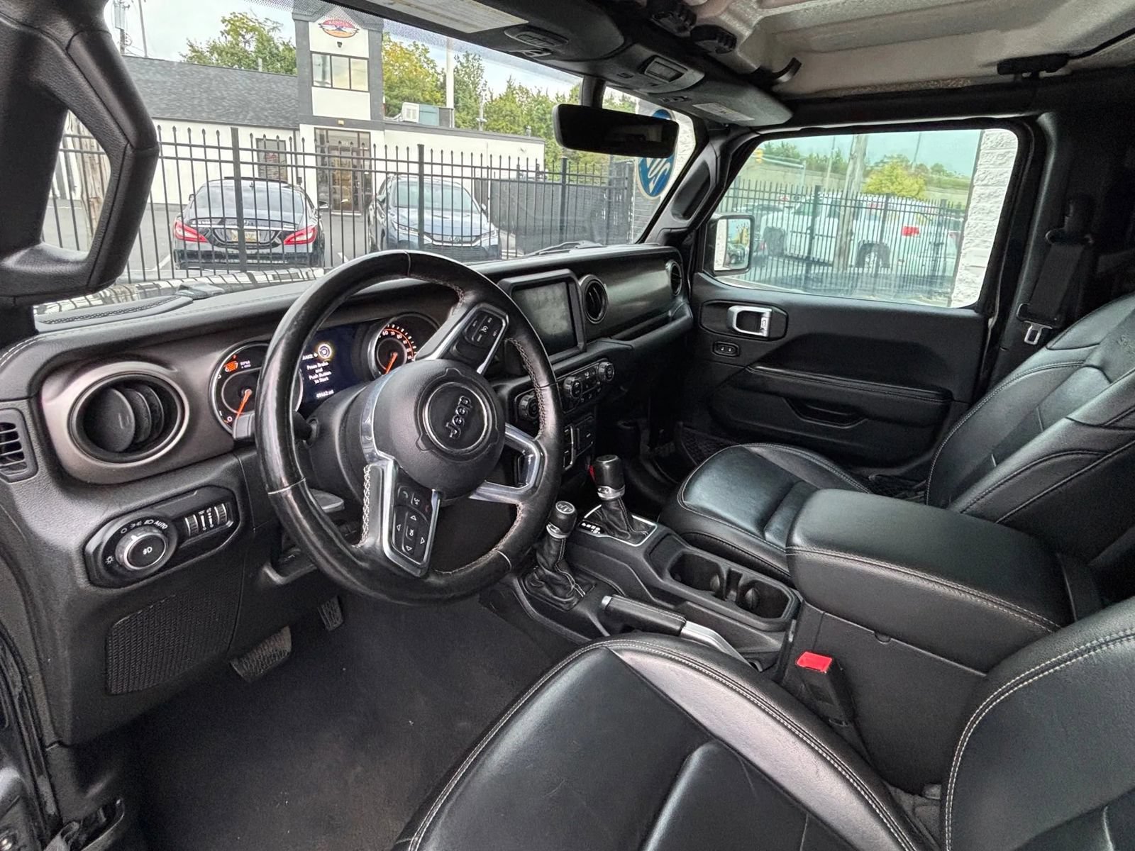Used 2020 Jeep Wrangler Unlimited Sahara AWD/4WD image 27
