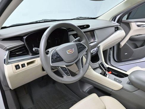 Used 2017 Cadillac XT5 Luxury w/ Driver Awareness Package FWD image 18