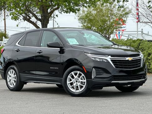 Used 2024 Chevrolet Equinox LT AWD/4WD image 2