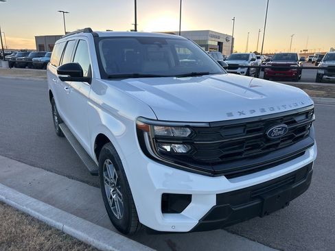 Used 2025 Ford Expedition Max Active image 3