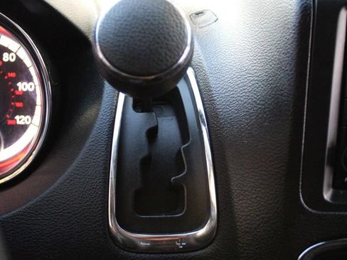 Used 2019 Dodge Grand Caravan SE FWD image 24