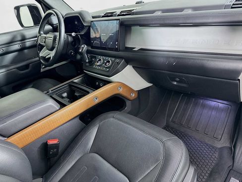 Certified 2022 Land Rover Defender 110 X-Dynamic HSE image 26