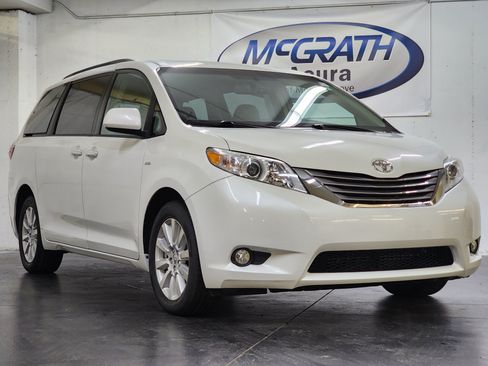 Used 2017 Toyota Sienna XLE Premium AWD/4WD image 2