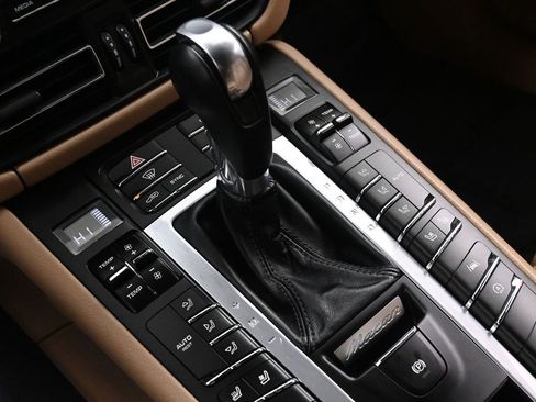 Used 2021 Porsche Macan S w/ Premium Package Plus image 39