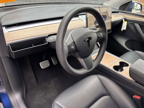 Used 2023 Tesla Model Y Long Range image 19