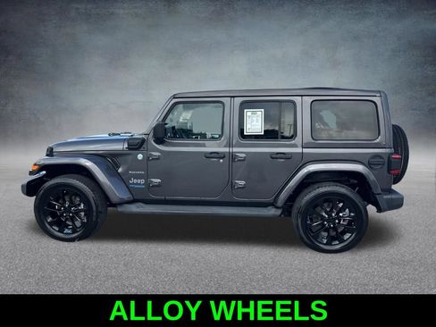 Used 2022 Jeep Wrangler Unlimited Sahara w/ Safety Group AWD/4WD image 8